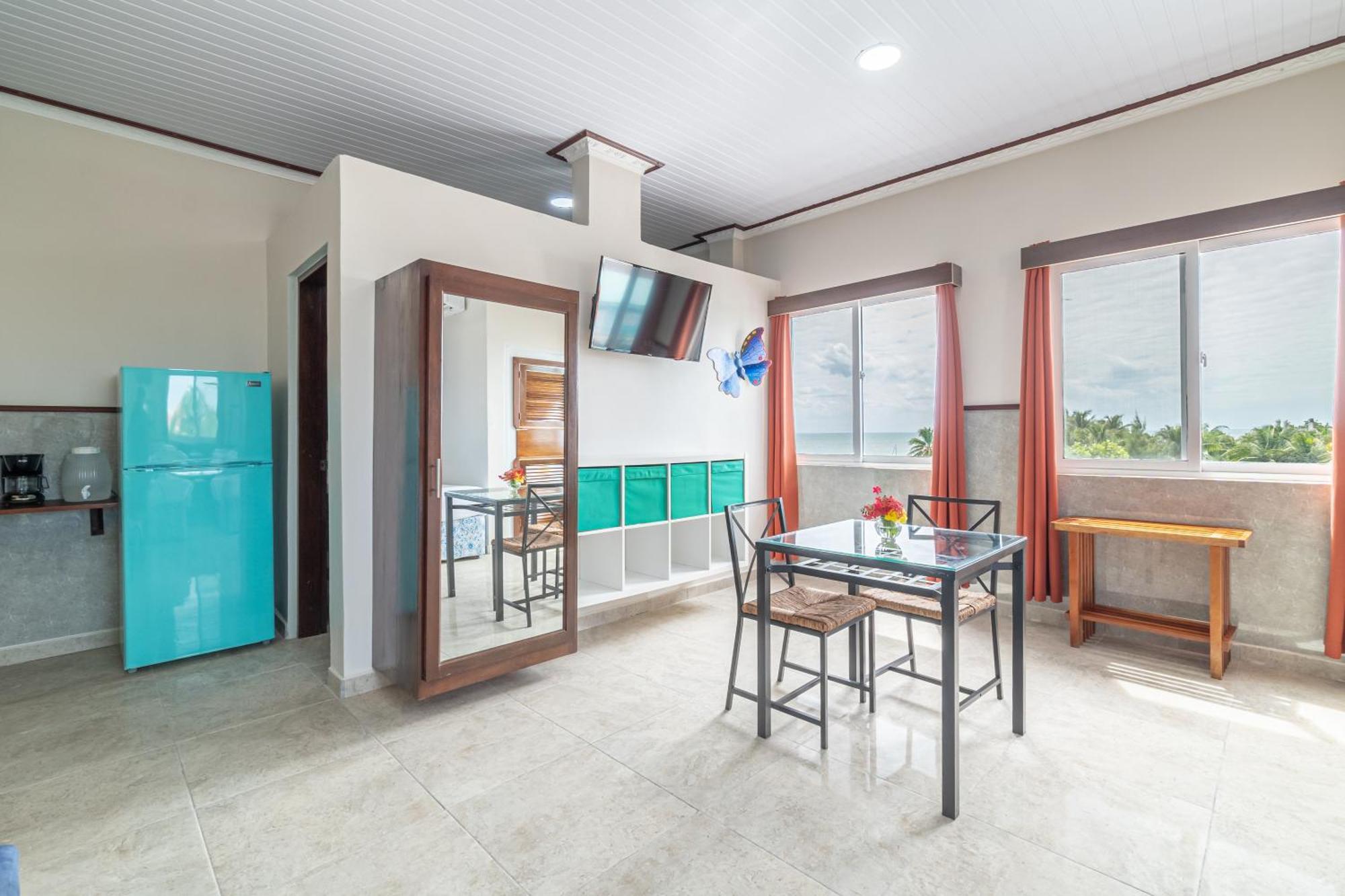 Island Magic Beach Resort Caye Caulker Exterior photo